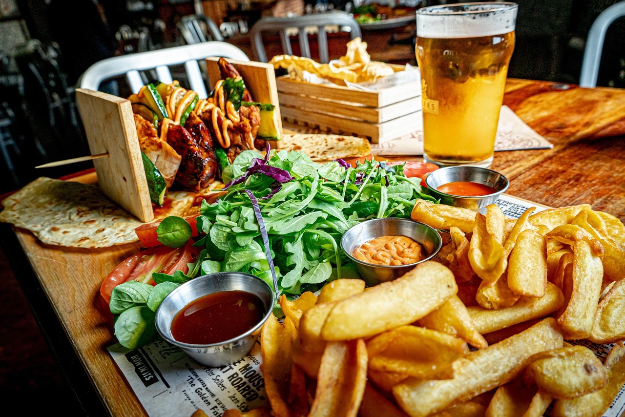 Cheltenham’s Best Pubs for Food Lovers – Eat, Relax, and Savour Local Classics